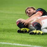 Manchester United's Luke Shaw reacts in pain and hold his right leg during the UEFA Champions League match between PSV Eindhoven and Manchester United in Eindhoven, Netherlands, 15 September 2015.    epa04932430  EPA/RONALD BONESTROO