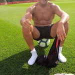 4E5991C400000578-5963959-On_a_glorious_day_in_Manchester_Sanchez_trained_shirtless_as_he_-a-28_1531855865450.jpg