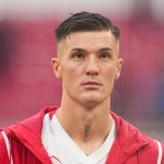 0_GettyImages-2215103081