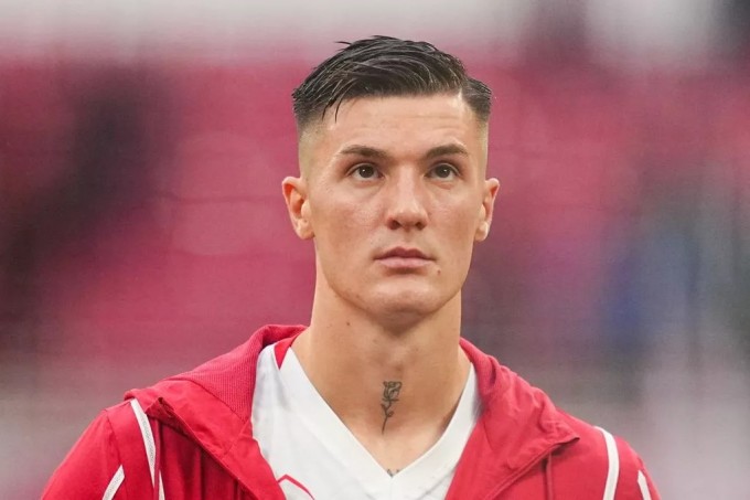 0_GettyImages-2215103081