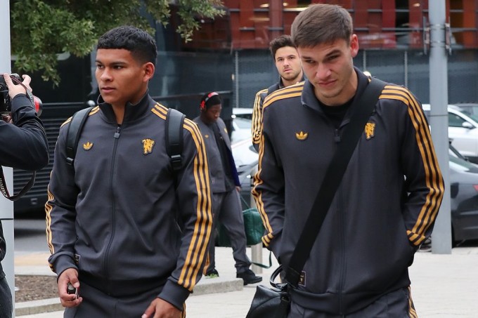 0_ECE_15_MAN_UNITED_TRAIN