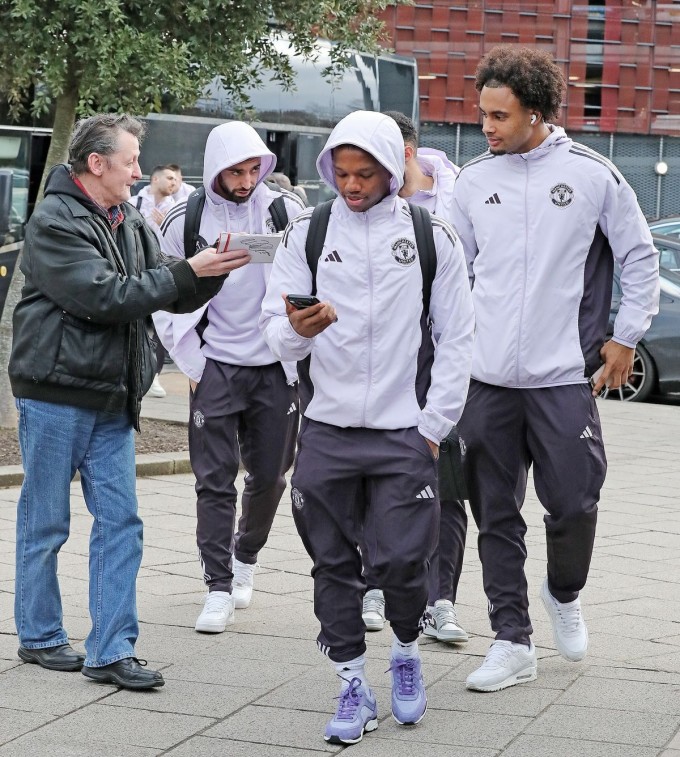 0_ECE_15_MAN_UNITED_TRAIN