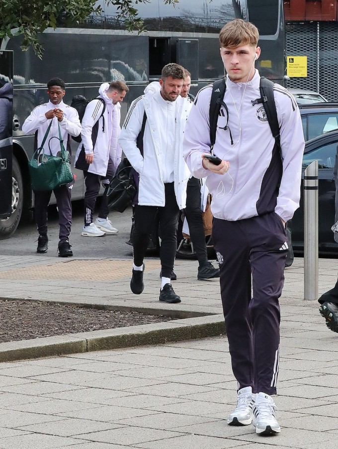 0_ECE_22_MAN_UNITED_TRAIN